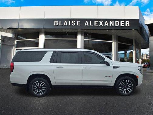 2023 GMC Yukon XL 4WD AT4