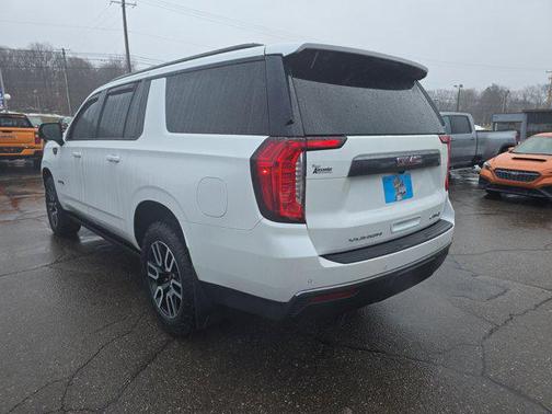 2023 GMC Yukon XL 4WD AT4