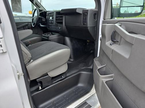 Summit White 2024 Chevrolet Express 2500 Work Van