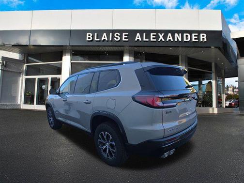 2026 GMC Acadia AWD AT4