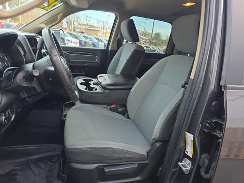 2020 RAM 2500 Big Horn Crew Cab 4X4 6'4' Box