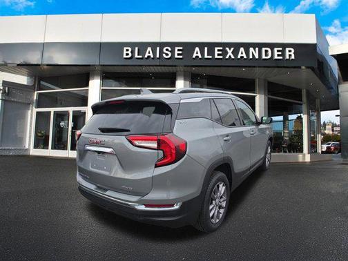 Sterling Metallic 2024 GMC Terrain SLT