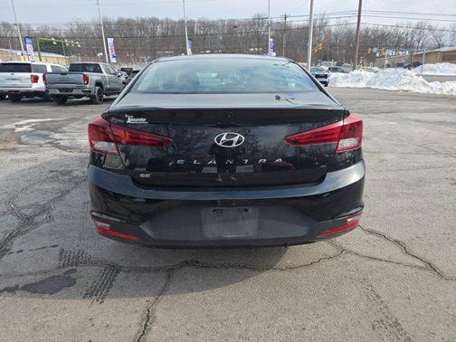 2019 Hyundai ELANTRA SE