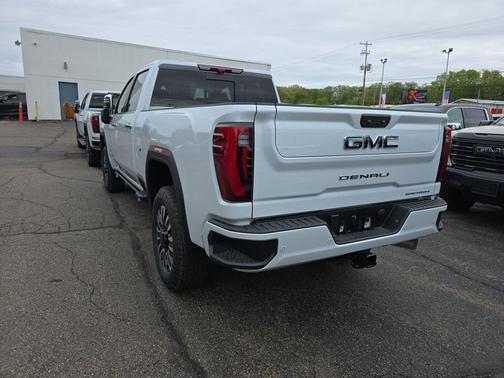 Glacier White Tricoat 2026 GMC Sierra 3500 Denali