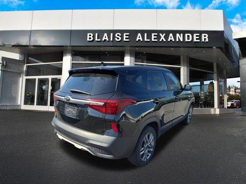 Cherry Black 2021 Kia Seltos LX