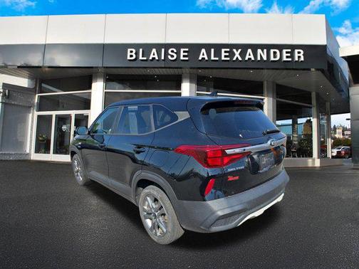 Cherry Black 2021 Kia Seltos LX