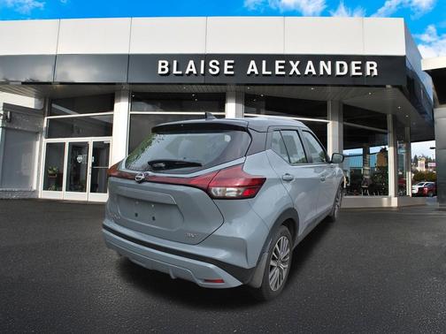 Gray/Super Black 2024 Nissan Kicks SV