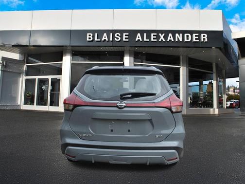 Gray/Super Black 2024 Nissan Kicks SV