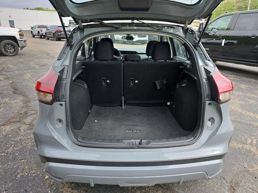 Gray/Super Black 2024 Nissan Kicks SV