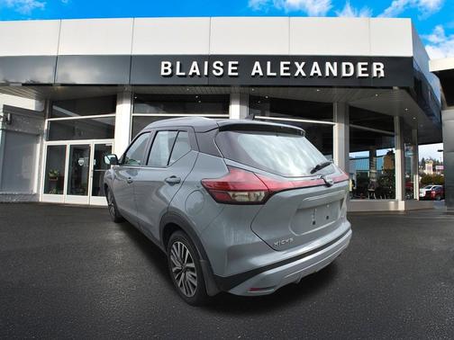 Gray/Super Black 2024 Nissan Kicks SV