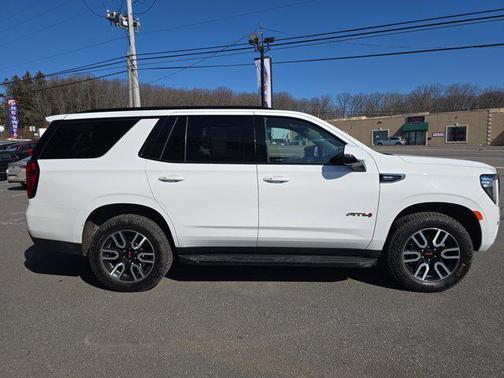 2023 GMC Yukon 4WD AT4
