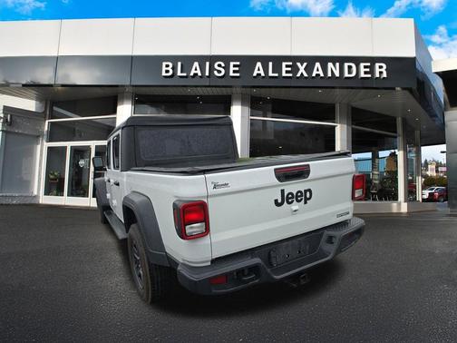 Bright White Clearcoat 2021 Jeep Gladiator Sport