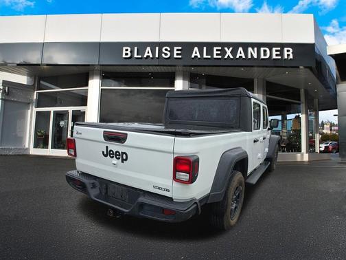 Bright White Clearcoat 2021 Jeep Gladiator Sport