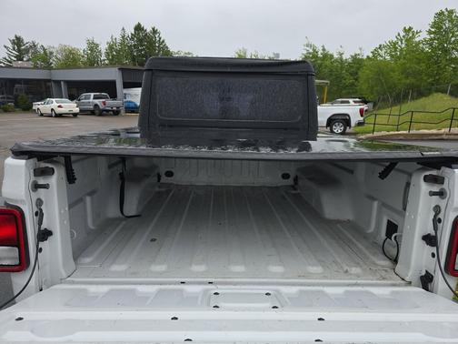 Bright White Clearcoat 2021 Jeep Gladiator Sport
