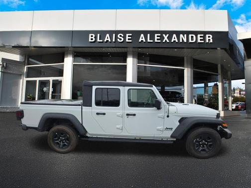Bright White Clearcoat 2021 Jeep Gladiator Sport