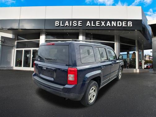 True Blue Pearlcoat 2016 Jeep Patriot Sport