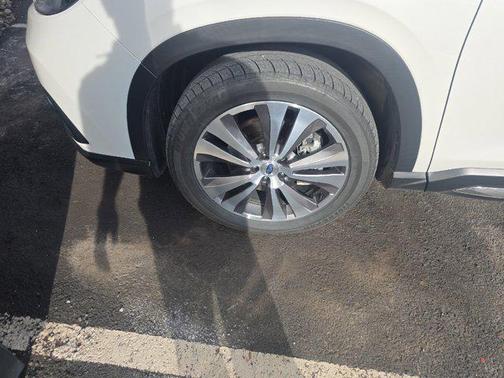 Crystal White Pearl 2019 Subaru Ascent Limited 8-Passenger