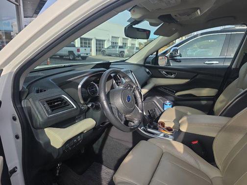 Crystal White Pearl 2019 Subaru Ascent Limited 8-Passenger