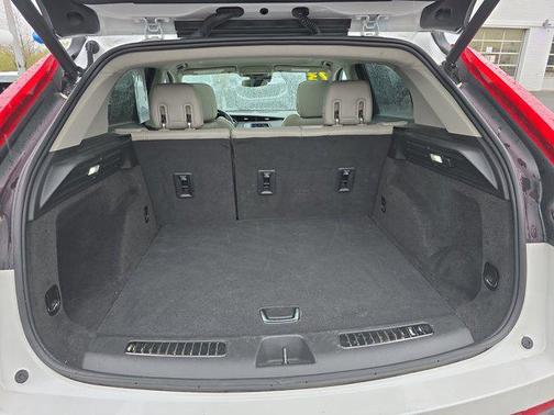 Crystal White Tricoat 2023 Cadillac XT4 Premium Luxury