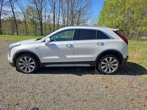 Crystal White Tricoat 2023 Cadillac XT4 Premium Luxury