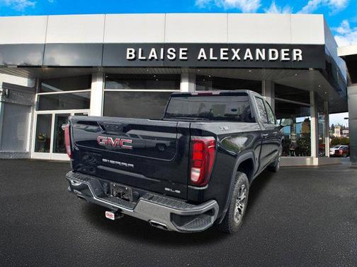 Onyx Black 2022 GMC Sierra 1500 SLE