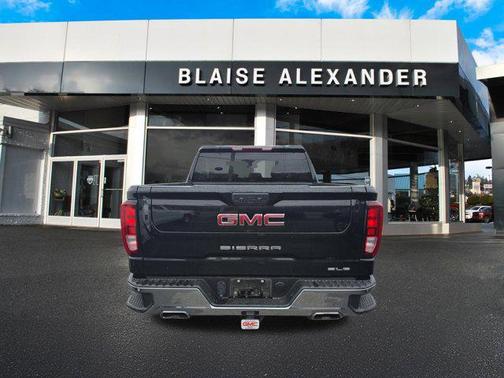 Onyx Black 2022 GMC Sierra 1500 SLE