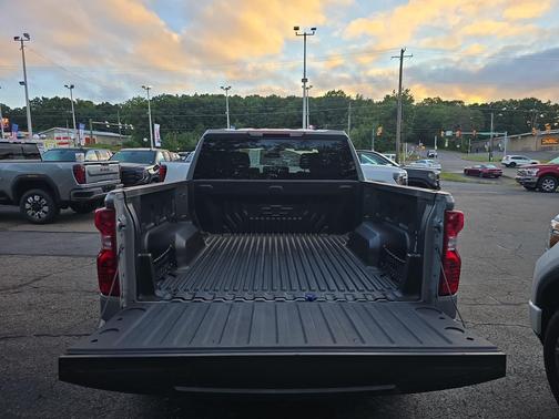 Slate Gray Metallic 2024 Chevrolet Silverado 1500 LT