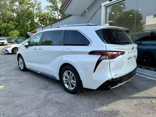 2023 Toyota Sienna Platinum 7 Passenger
