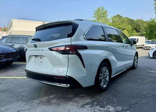 2023 Toyota Sienna Platinum 7 Passenger
