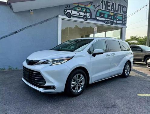 2023 Toyota Sienna Platinum 7 Passenger