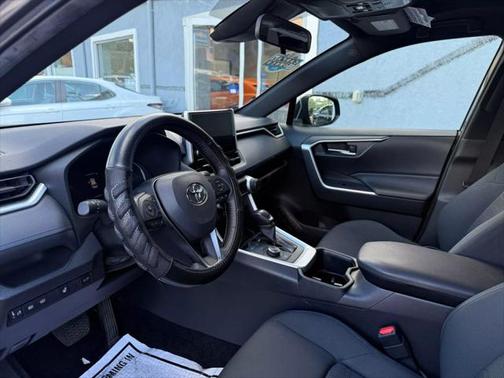 2023 Toyota RAV4 Hybrid SE