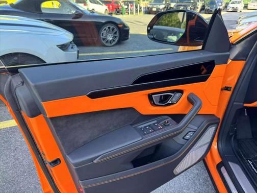 2024 Lamborghini Urus S