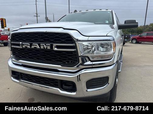 2019 RAM 2500 Tradesman Crew Cab 4x4 6'4' Box