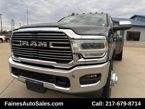 2019 RAM 3500 Laramie Crew Cab 4x4 8' Box