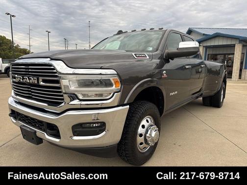 2019 RAM 3500 Laramie Crew Cab 4x4 8' Box