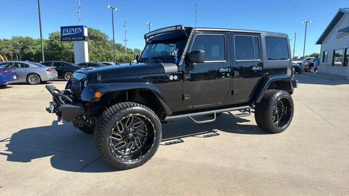 Black Clearcoat 2016 Jeep Wrangler Unlimited Sahara