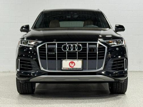 Mythos Black Metallic 2022 Audi Q7 55 Premium