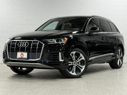 Mythos Black Metallic 2022 Audi Q7 55 Premium
