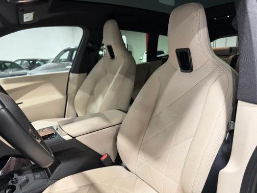 White 2024 BMW iX xDrive50