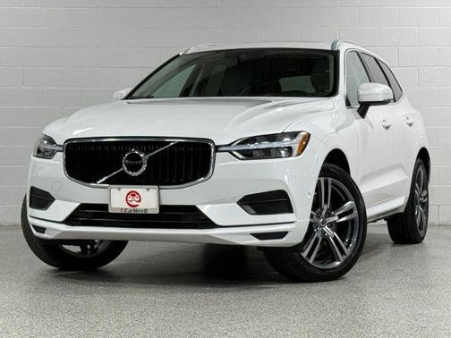 White 2019 Volvo XC60 T6 Momentum