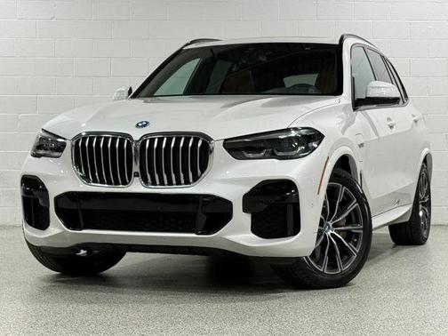 White 2023 BMW X5 PHEV xDrive45e