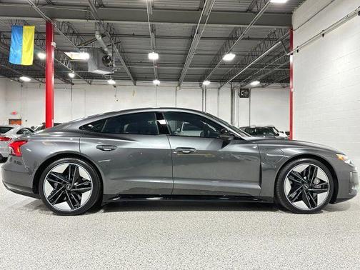 2023 Audi RS e-tron GT Base