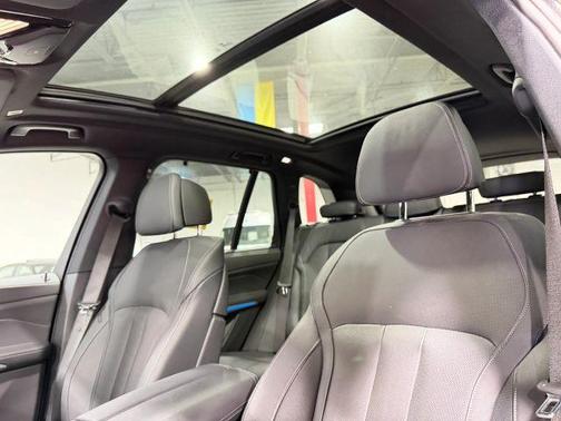 Black 2022 BMW X5 PHEV xDrive45e