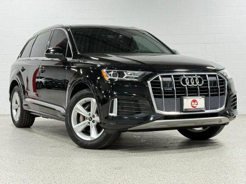 Mythos Black Metallic 2023 Audi Q7 45 Premium