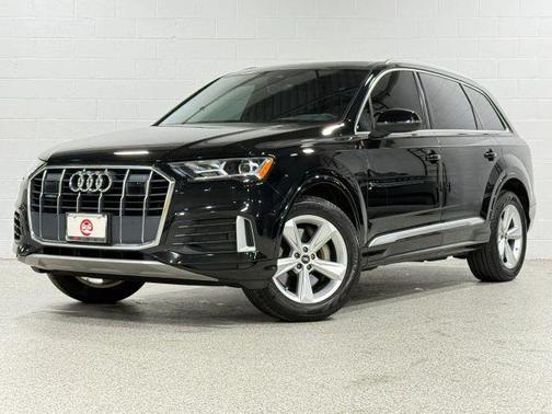 Mythos Black Metallic 2023 Audi Q7 45 Premium