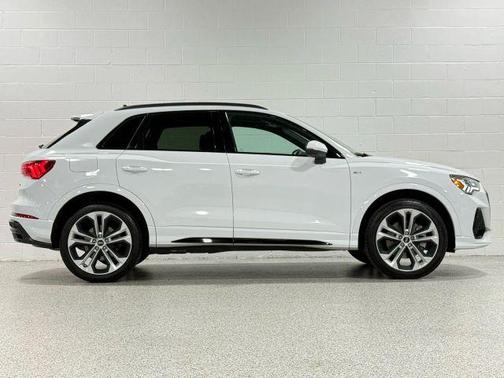 2022 Audi Q3 45 S line Premium