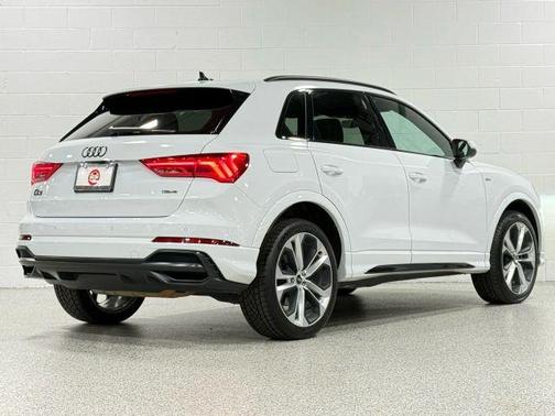 2022 Audi Q3 45 S line Premium