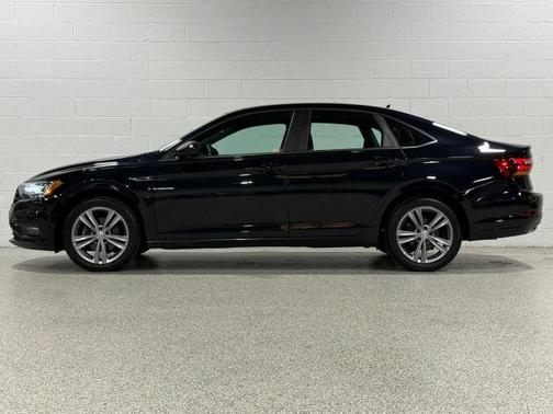 Deep Black Pearl Effect 2019 Volkswagen Jetta 1.4T R-Line