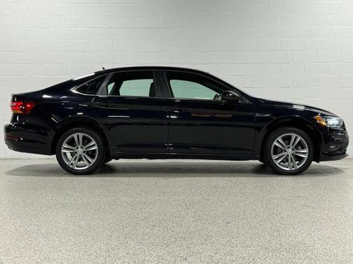 Deep Black Pearl Effect 2019 Volkswagen Jetta 1.4T R-Line