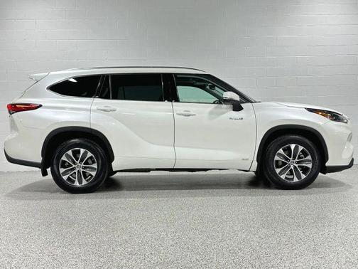 2021 Toyota Highlander Hybrid XLE